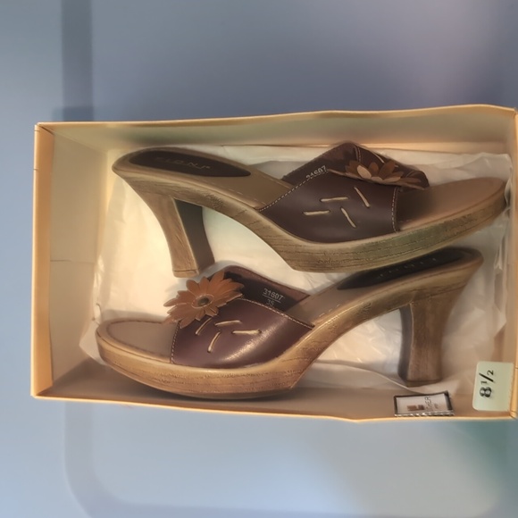 FIONI Brown Floral Dress Sandals 3" Heels Leather Uppers Size 8 1/2 - Picture 8 of 9